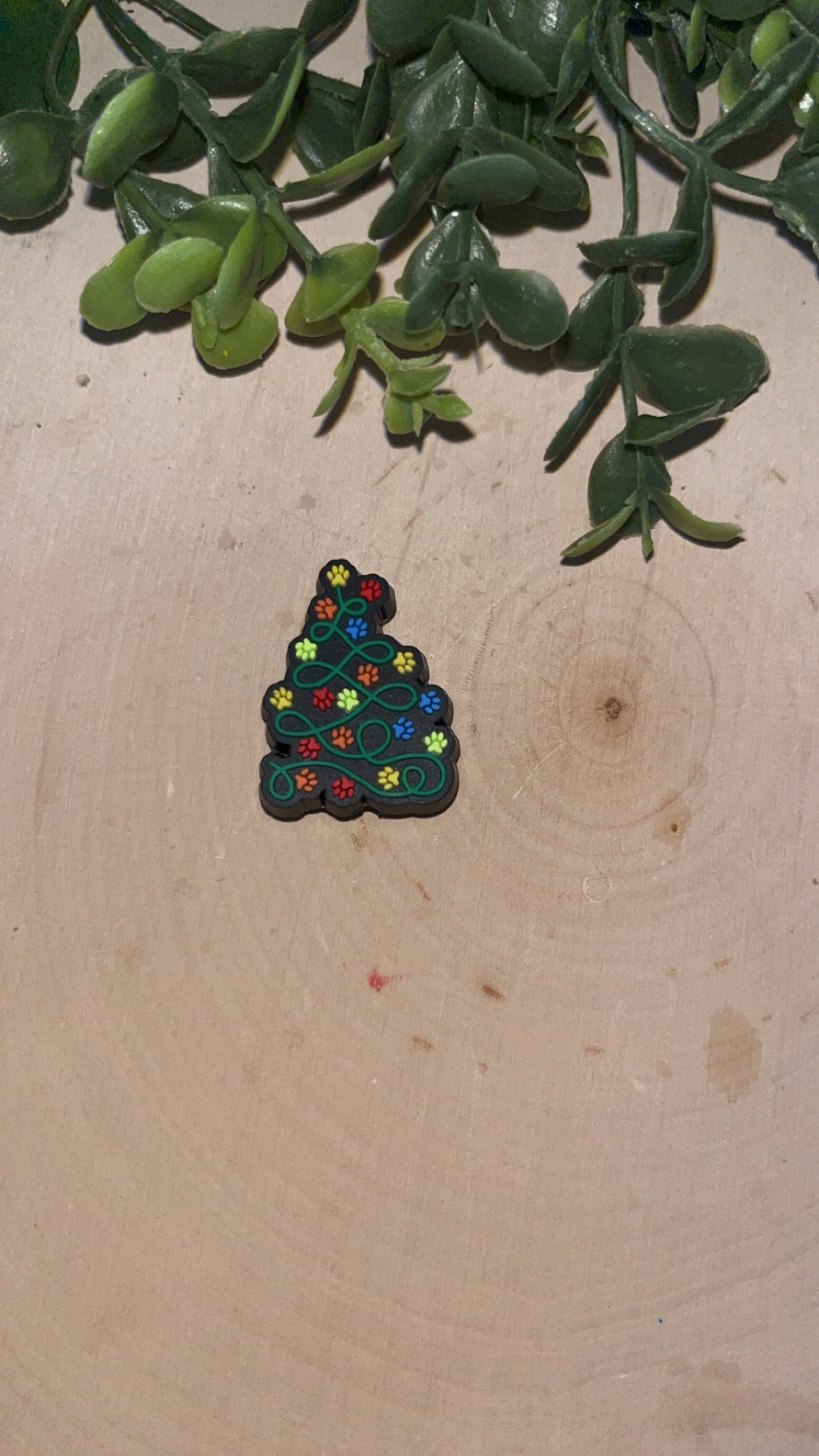 PAW PRINTS CHRISTMAS TREE FOCAL